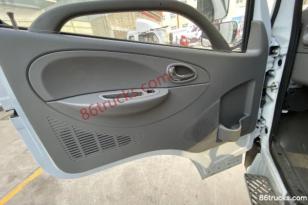 Dongfeng Duolika D5 2018 88 ch 4X2(6 roues) camion léger fourgon à cabine simple 3,8 m (1) | 86Trucks
