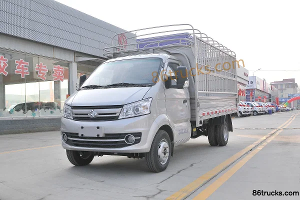 Changan Kuayue Wang X5 PLUS Luxury 2L 144hp 4X2(6 wheels) Gasoline 3.05m Double-row Stake Truck Exterior (3) | 86Trucks