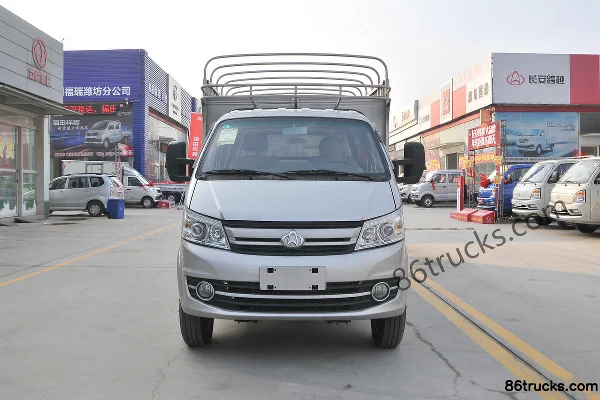 Changan Kuayue Wang X5 PLUS Luxury 2L 144hp 4X2(6 wheels) Gasoline 3.05m Double-row Stake Truck Exterior (2) | 86Trucks
