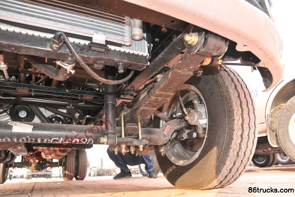 Changan Kuayue Wang X5 PLUS Luxury 2L 144hp 4X2(6 wheels) Gasoline 3.05m Double-row Stake Truck Chassis (3) | 86Trucks