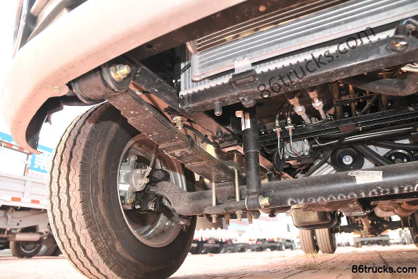 Changan Kuayue Wang X5 PLUS Luxury 2L 144hp 4X2(6 wheels) Gasoline 3.05m Double-row Stake Truck Chassis (2) | 86Trucks