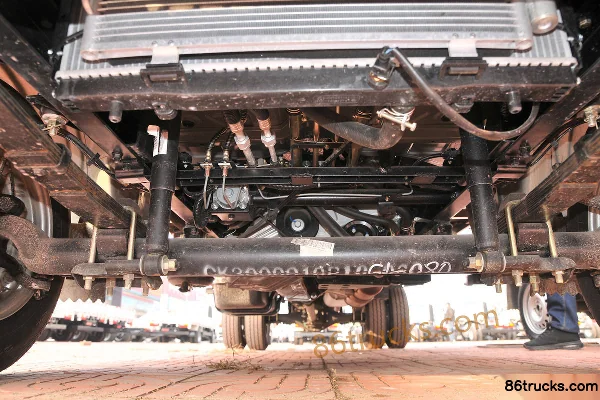 Changan Kuayue Wang X5 PLUS Luxury 2L 144hp 4X2(6 wheels) Gasoline 3.05m Double-row Stake Truck Chassis (1) | 86Trucks