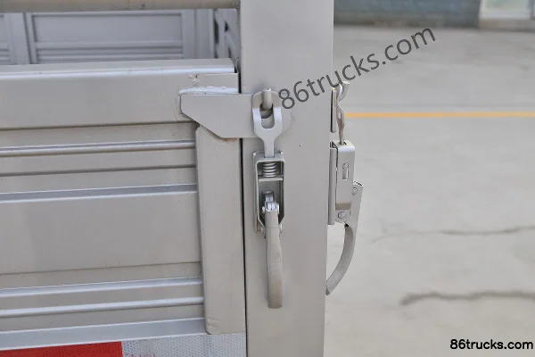 Changan Kuayue Wang X5 PLUS Luxury 2L 144hp 4X2(6 wheels) Gasoline 3.05m Double-row Stake Truck Body (2) | 86Trucks
