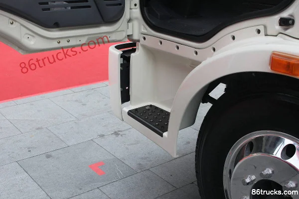 FAW Jiefang J6L Medium Truck 140hp 4X2(6 wheels) 6.8m Van Cargo Truck Cab (3) | 86Trucks