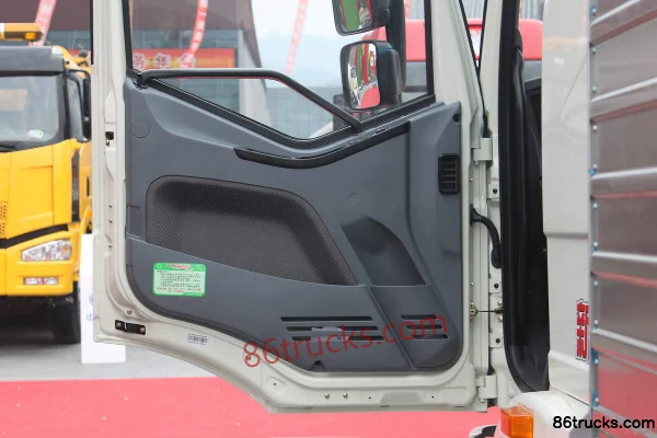 FAW Jiefang J6L Medium Truck 140hp 4X2(6 wheels) 6.8m Van Cargo Truck Cab (2) | 86Trucks