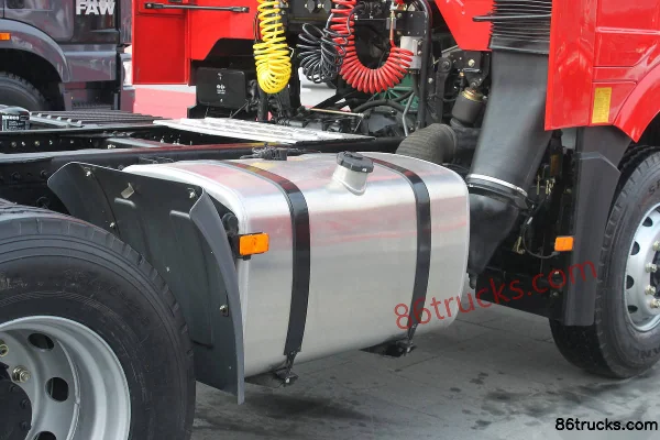 FAW Jiefang J6P heavy truck 350 hp 6X4(10 wheels) tractor truck Chassis (1) | 86Trucks