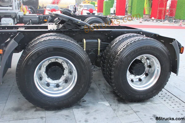 FAW Jiefang J6P heavy truck 2013 model 390 hp 6X4(10 wheels) tractor truck Chassis (3) | 86Trucks