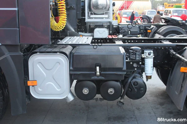 FAW Jiefang J6P heavy truck 2013 model 390 hp 6X4(10 wheels) tractor truck Chassis (2) | 86Trucks