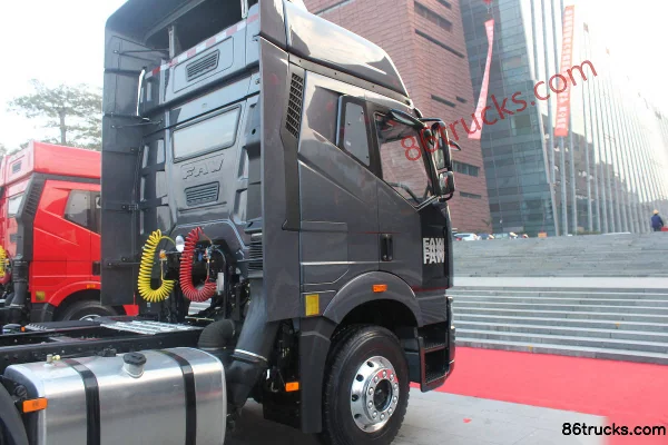 FAW Jiefang J6P heavy truck 2013 model 390 hp 6X4(10 wheels) tractor truck Exterior (3) | 86Trucks