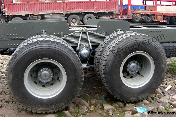 Sinotruk HOWO A7 Heavy Truck 380hp 8X4(12 wheels) Cargo Truck (Chassis) Cab (2) | 86Trucks