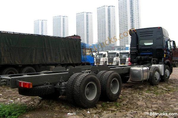 Sinotruk HOWO A7 Heavy Truck 380hp 8X4(12 wheels) Cargo Truck (Chassis) Exterior (3) | 86Trucks