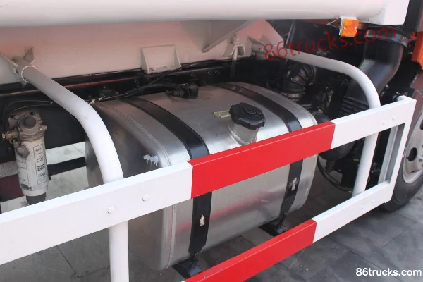 FAW Jiefang J6P 220 ch 4X2(6 roues) camion citerne d'arrosage Cabine (1) | 86Trucks