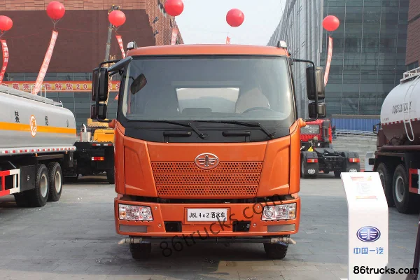 FAW Jiefang J6P 220hp 4X2(6 wheels) Water Sprinkler Truck Exterior