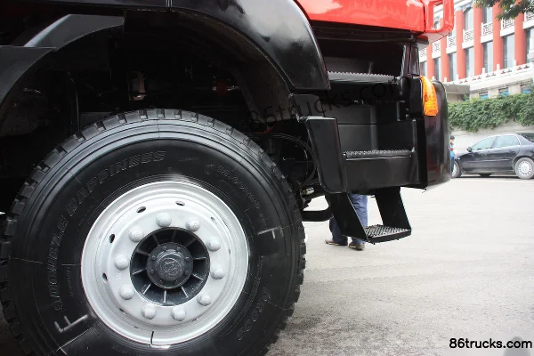 SAIC Hongyan Genlyon 380 hp 8X4(12 wheels) Bulk Powder Tanker (Weichai) Chassis (3) | 86Trucks