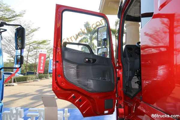 Kama Fangding 220 hp 4X2(6 wheels) 6.75m Semi-panel Cargo Truck (China VI) Cab (1) | 86Trucks