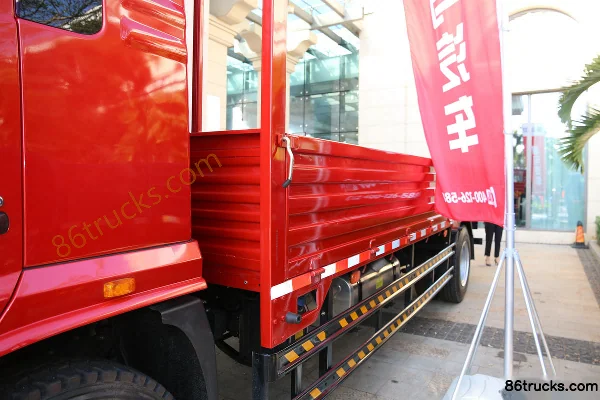 Kama Fangding 220 hp 4X2(6 wheels) 6.75m Semi-panel Cargo Truck (China VI) Body (1) | 86Trucks