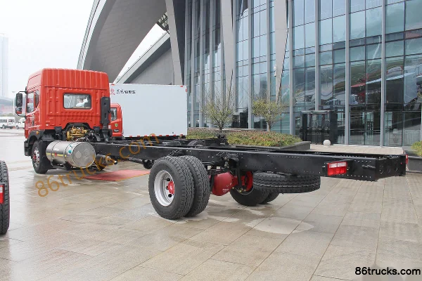 Dongfeng Duolika D12 Medium Truck 220 hp 4X2(6 wheels) 9.6m LNG wing-opening van cargo truck (China VI) Exterior (3) | 86Trucks