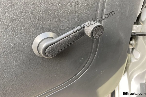 Dongfeng T3 (formerly Xiaobawang W) 1.5L 113hp 4X2(6 wheels) 3.05m Double Row Van Mini Truck (China VI) Cab (2) | 86Trucks