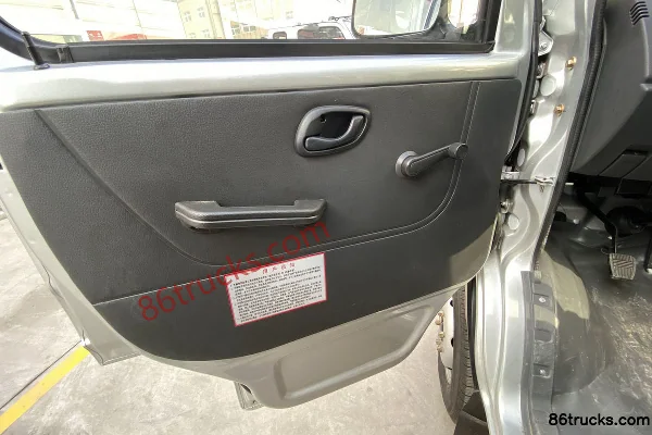 Dongfeng T3 (formerly Xiaobawang W) 1.5L 113hp 4X2(6 wheels) 3.05m Double Row Van Mini Truck (China VI) Cab (1) | 86Trucks