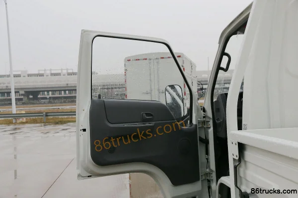 JMC Shunda Small Truck 116hp 4X2(6 wheels) 3.7m Single Row Flatbed Light Truck Cab (2) | 86Trucks