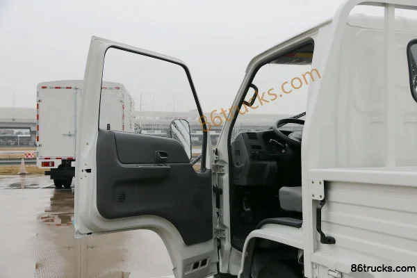 JMC Shunda Small Truck 116hp 4X2(6 wheels) 3.7m Single Row Flatbed Light Truck Cab (1) | 86Trucks