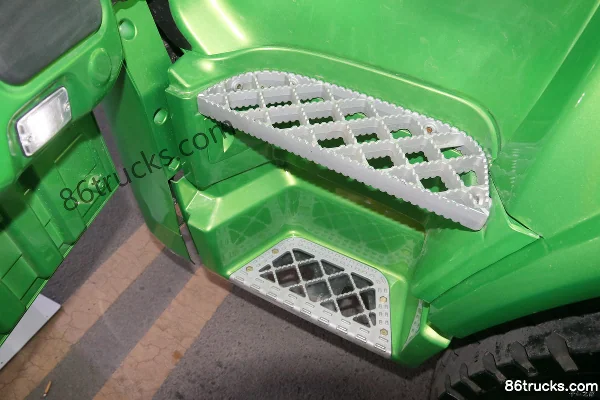 SHACMAN Commercial Vehicle Xuande Yi6 Lightweight Edition 300 hp 8X4(12 wheels) 6.2m Dump Truck Cab (3) | 86Trucks