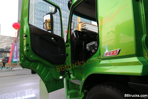 SHACMAN Commercial Vehicle Xuande Yi6 Lightweight Edition 300 hp 8X4(12 wheels) 6.2m Dump Truck Cab (1) | 86Trucks