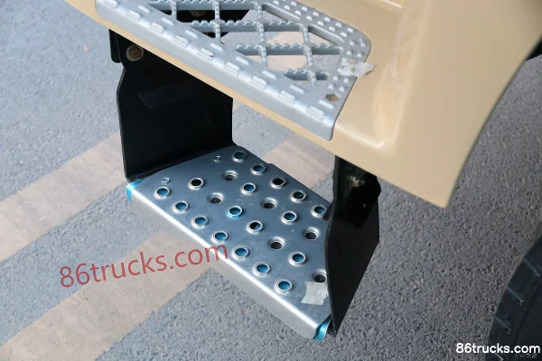SHACMAN Commercial Vehicle Xuande Yi3 Composite Edition 400 hp 8X4(12 wheels) 5.8m Dump Truck Cab (3) | 86Trucks
