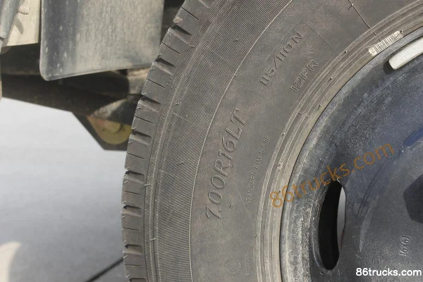 JMC Kaiyun Upgraded Edition 122hp 4X2(6 wheels) 4.08m Single Row Stake Truck (China VI) (Hydraulic Brake) Chassis (3) | 86Trucks