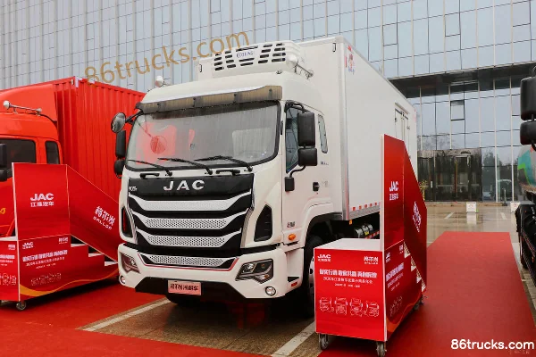JAC Gallop K6L II 220 hp 4X2(6 wheels) 7.2m Refrigerated Truck Exterior (3) | 86Trucks