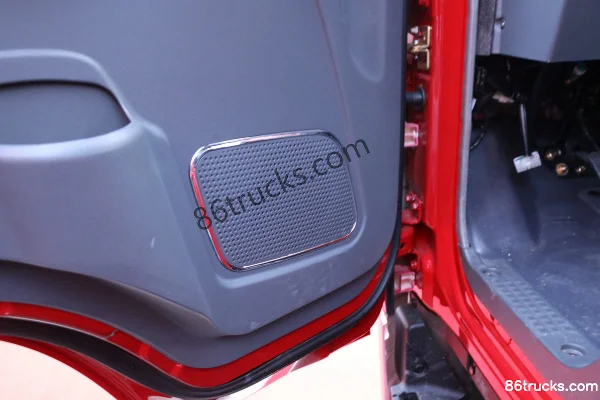 Tangjun Ouling K7 Series 168 hp 4X2(6 wheels) 6.2m Row Half Panel Light Truck Cab (1) | 86Trucks