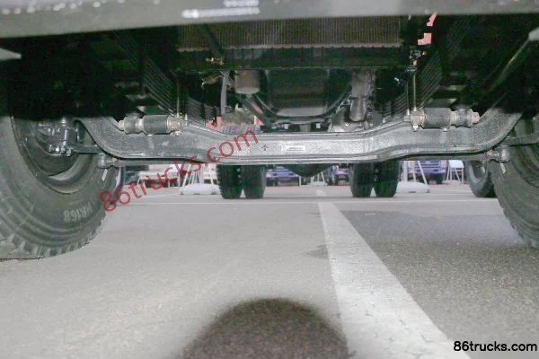 Tangjun Ouling K7 Series 168 hp 4X2(6 wheels) 6.2m Row Half Panel Light Truck Chassis (2) | 86Trucks