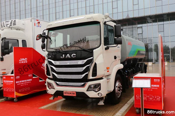 JAC Gallop K5L 220 hp 4X2(6 wheels) water sprinkler truck Exterior (3) | 86Trucks