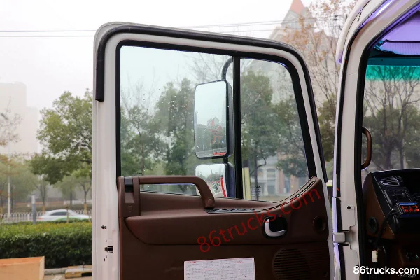 JAC Gallop K5L 220 hp 4X2(6 wheels) water sprinkler truck Cab (2) | 86Trucks