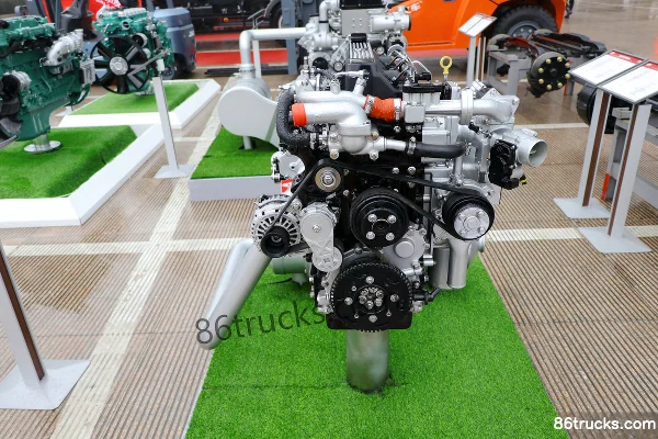Yuchai YCS04200-68 200 hp 4.2L China VI Diesel Engine Exterior (3) | 86Trucks