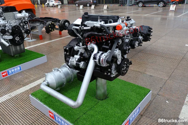 Yuchai YCS04200-68 200 hp 4.2L China VI Diesel Engine Exterior (2) | 86Trucks