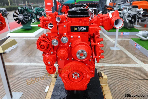 Dongfeng ISD245 50 245 hp 6.7L China V Diesel Engine Exterior (3) | 86Trucks