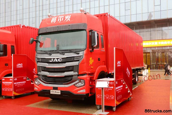 JAC Gallop A5X Heavy Truck 200hp 6X2(8 wheels) 9.5m van cargo truck (axle ratio 4.875) Exterior (3) | 86Trucks