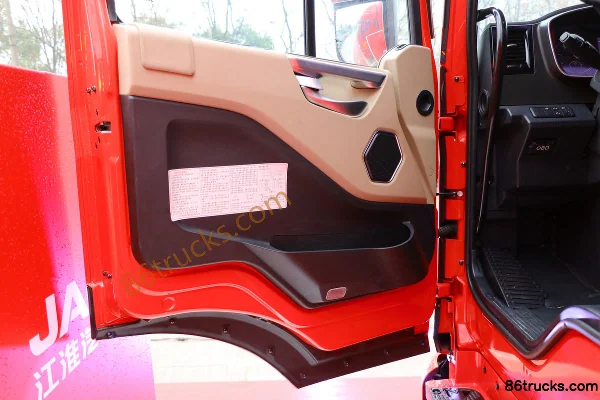 JAC Gallop A5X Heavy Truck 200hp 6X2(8 wheels) 9.5m van cargo truck (axle ratio 4.875) Cab (3) | 86Trucks