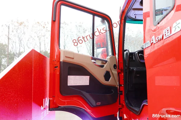 JAC Gallop A5X Heavy Truck 200hp 6X2(8 wheels) 9.5m van cargo truck (axle ratio 4.875) Cab (1) | 86Trucks
