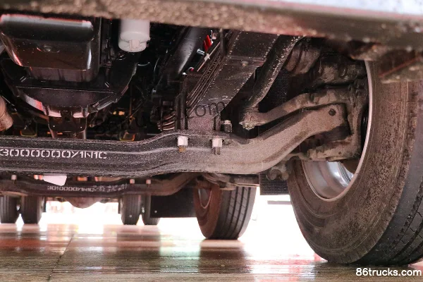 JAC Gallop A5X Heavy Truck 200hp 6X2(8 wheels) 9.5m van cargo truck (axle ratio 4.875) Chassis (3) | 86Trucks