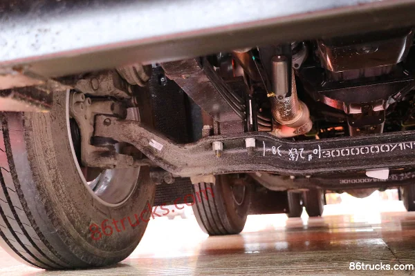 JAC Gallop A5X Heavy Truck 200hp 6X2(8 wheels) 9.5m van cargo truck (axle ratio 4.875) Chassis (2) | 86Trucks