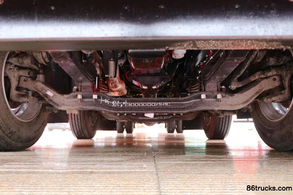 JAC Gallop A5X Heavy Truck 200hp 6X2(8 wheels) 9.5m van cargo truck (axle ratio 4.875) Chassis (1) | 86Trucks