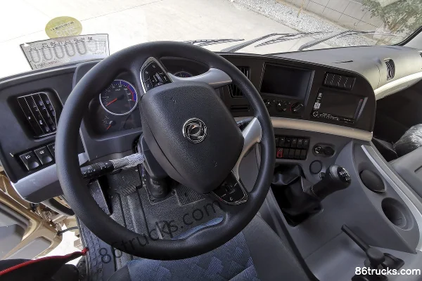 Dongfeng Changxing D7 400 hp 6X4(10 wheels) Tractor Truck (China VI) Cab (2) | 86Trucks