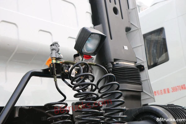 Hualing HanmaH9 Heavy Truck Flagship Edition 550 hp 6X4(10 wheels) Tractor Truck Chassis (3) | 86Trucks