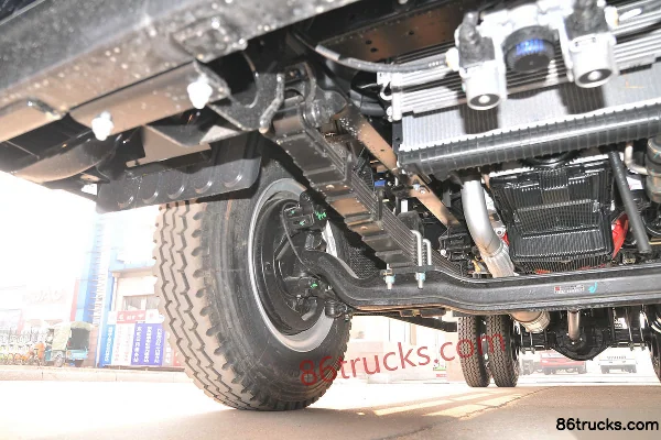 JAC Shuailing Q8 154hp 4X2(6 wheels) 5.25m half-row flatbed cargo truck Chassis (2) | 86Trucks