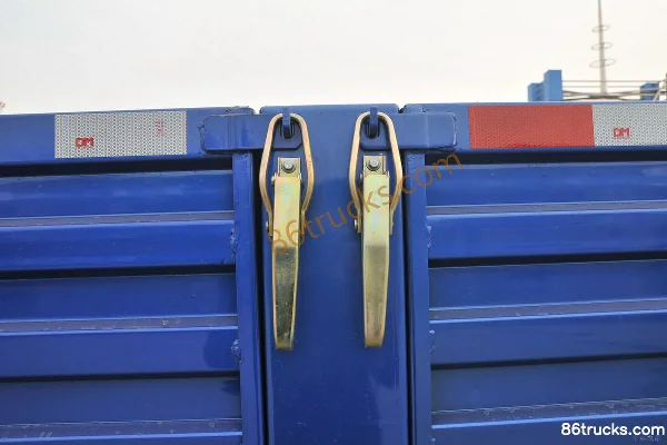 JAC Shuailing Q8 154hp 4X2(6 wheels) 5.25m half-row flatbed cargo truck Body (3) | 86Trucks
