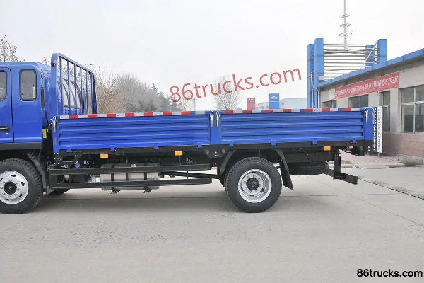 JAC Shuailing Q8 154hp 4X2(6 wheels) 5.25m half-row flatbed cargo truck Body (1) | 86Trucks