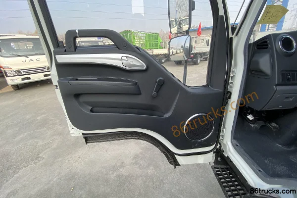 JAC Junling E3 102 hp 4X2(6 wheels) 3.7 m single-row flatbed light truck Cab (1) | 86Trucks