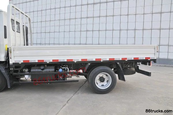 JAC Junling V3 120hp 4X2(6 wheels) 4.18m Single Row Flatbed Light Truck Body (1) | 86Trucks